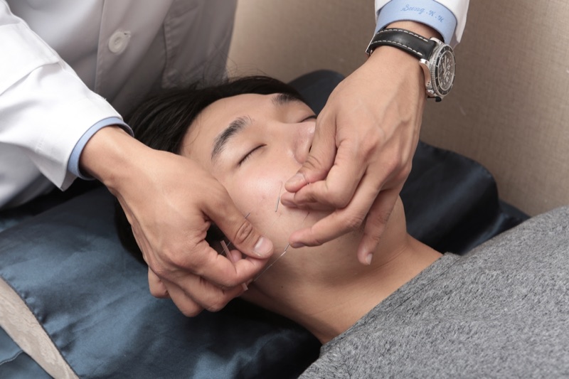 리아한의원 구안와사 안면부 침치료